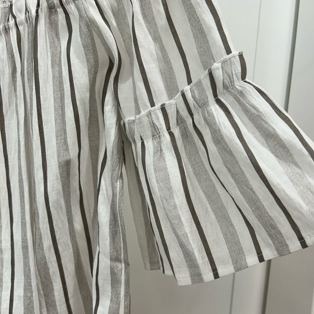 🤍2xHP🤍 Off Shoulder Striped Top with Bell Sleeves - Small - Picture 11 of 11